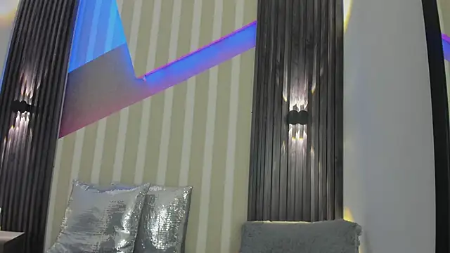 emily layton online show from February 3, 9:47 am