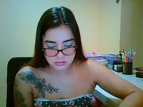 maliamiller online show from March 13, 10:44 pm