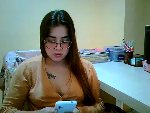 maliamiller online show from October 31, 6:26 am