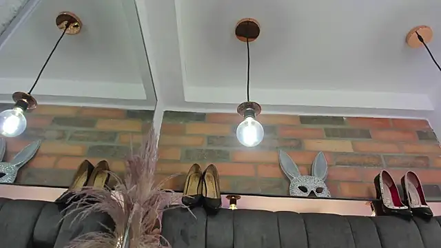 JESSYCORTES online show from October 18, 4:32 pm