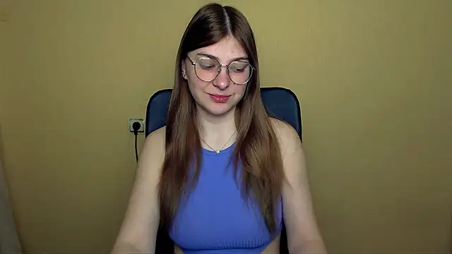 Luna Lush  online show from April 10, 8:53 am