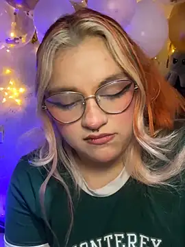 SophiaWeestt99 online show from March 17, 5:44 am