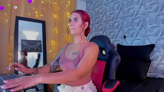 Sophiee Hill online show from October 28, 2:34 pm