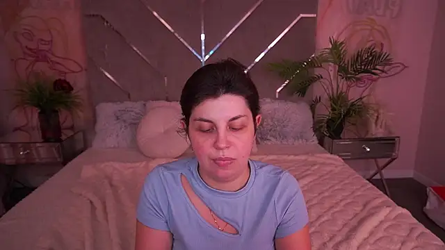 MirandaWong online show from February 4, 7:00 am