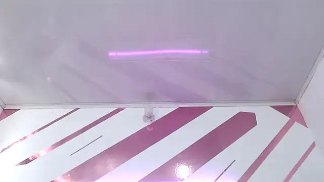 Kitten Hot  online show from February 15, 4:17 pm