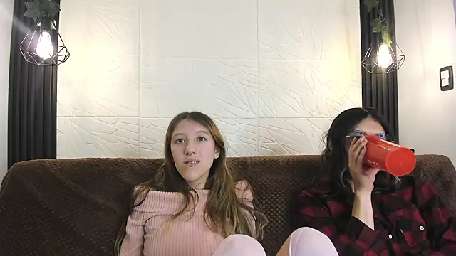 BRIAR AND BLAIR online show from November 18, 5:25 pm