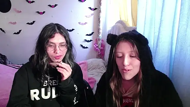 BRIAR AND BLAIR online show from November 6, 1:28 pm