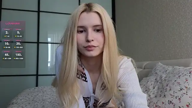 elsa limerence online show from October 3, 11:15 am