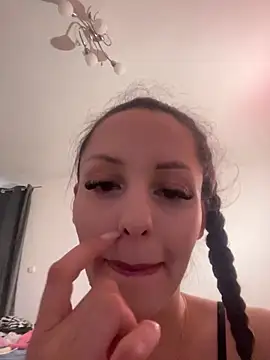Chiara0102 online show from June 9, 4:28 pm