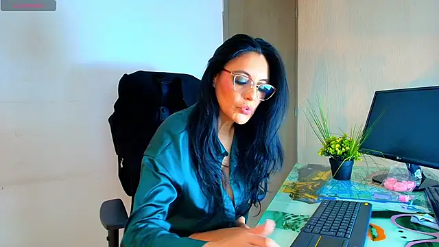 Zuzana21 online show from November 25, 1:02 pm