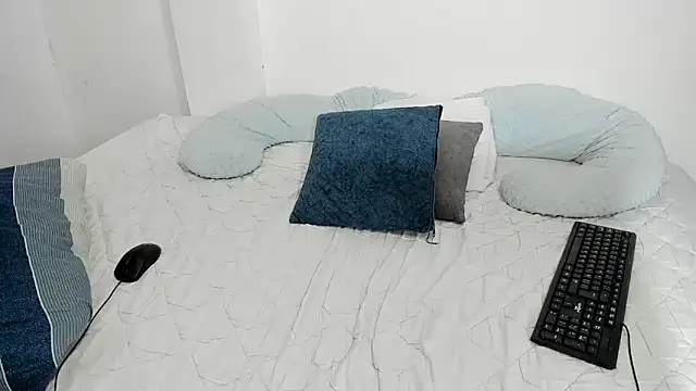 madisson smalltits online show from November 25, 12:29 pm