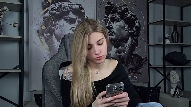 EllieCutes online show from March 13, 8:59 am