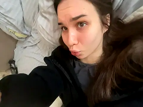 Roxie Mils online show from October 5, 12:21 pm