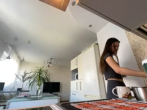 Roxie Mils online show from July 16, 7:46 am