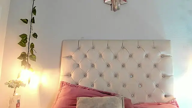 Isabella Flowers online show from October 7, 8:57 pm