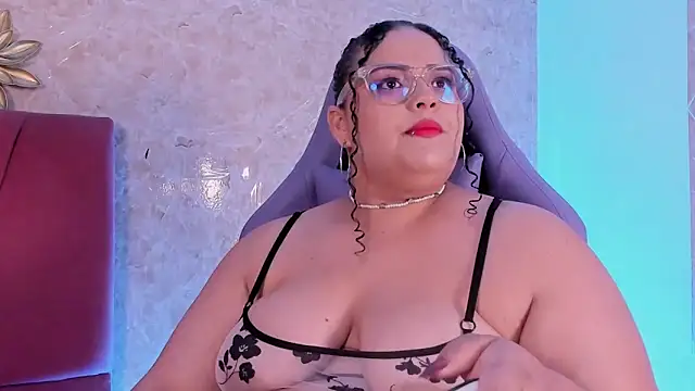 juli 2tyes online show from December 23, 4:38 am