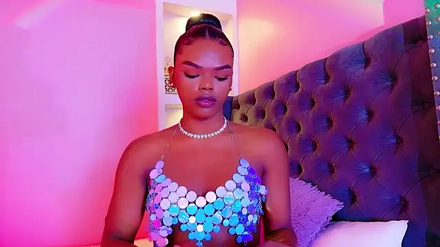 CamiEstrada online show from February 11, 7:04 pm