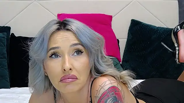 IssaSmith online show from February 19, 5:34 pm