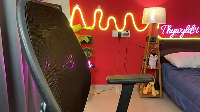 thywyldst69 online show from April 28, 5:11 am