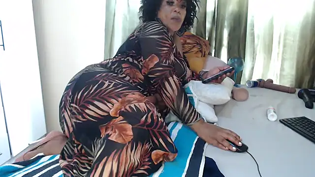 Foxybrownxx1 online show from March 5, 10:11 am