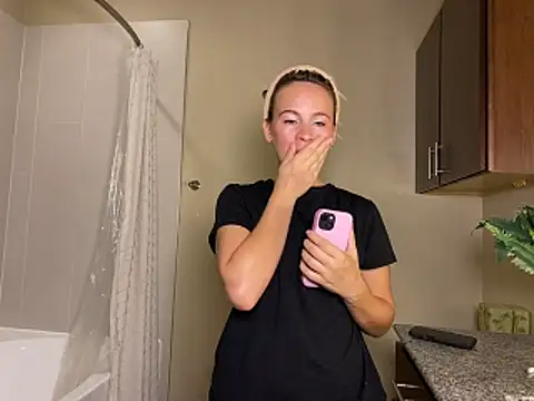 girlfriendmissy online show from February 21, 8:20 pm