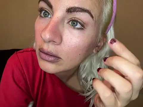 girlfriendmissy online show from September 28, 12:50 am