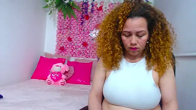 BLONDE SEXYHOT online show from October 18, 9:49 pm