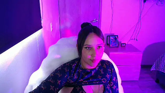 Skarlet Adams28 online show from September 11, 8:42 pm