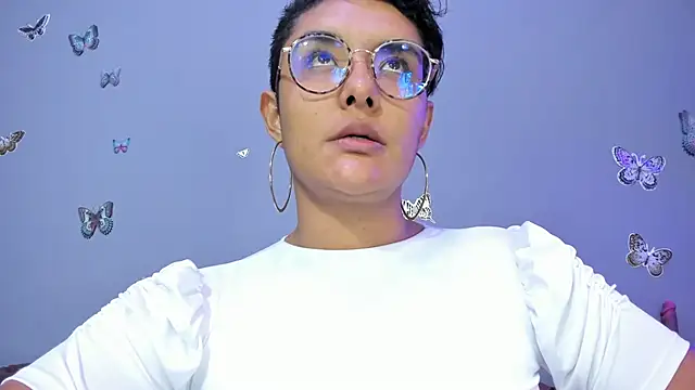 Kaira mosse online show from October 17, 1:25 pm