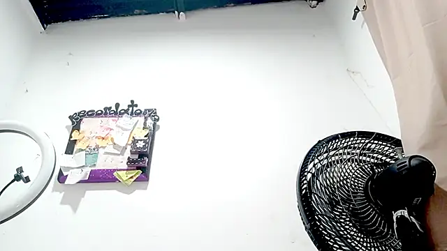 PetiteIvoryQueen19 online show from October 30, 4:37 am