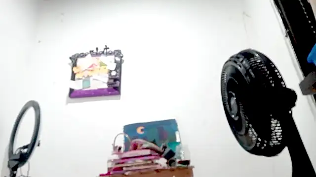 PetiteIvoryQueen19 online show from November 21, 6:59 am