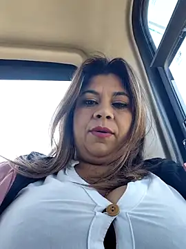 Laura-Hernandez online show from February 27, 3:12 pm