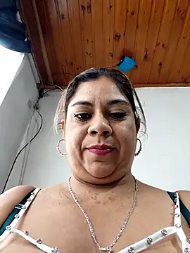 Laura-Hernandez online show from February 10, 3:15 pm