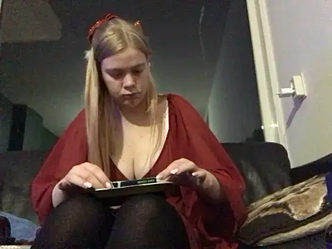 rose bunny online show from December 18, 4:56 pm