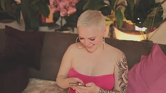 LikaBerry1 online show from October 25, 4:31 am