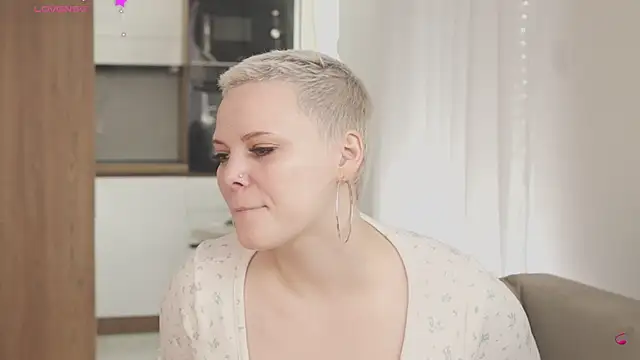 LikaBerry1 online show from April 5, 11:31 am