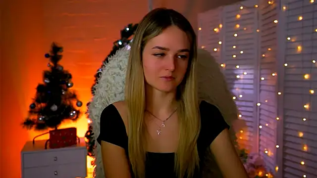 DeboraLarson online show from January 12, 3:45 am