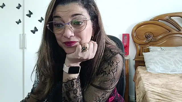 Julie Boronat26 online show from March 3, 2:45 pm