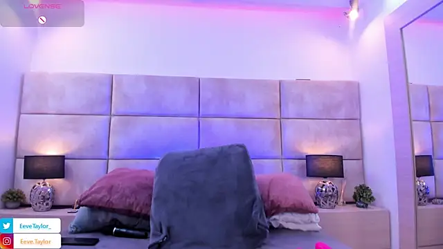 Eevee Taylor online show from May 29, 3:48 am