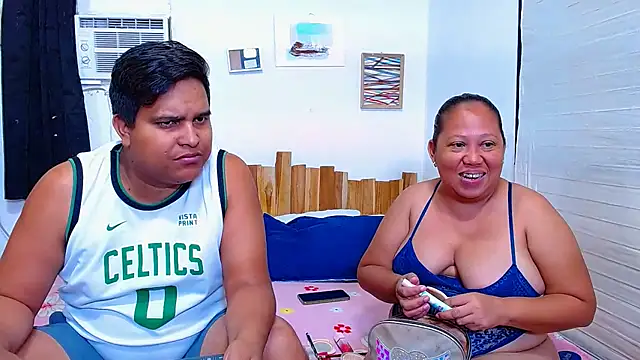 lucasandSofi online show from March 8, 12:51 am