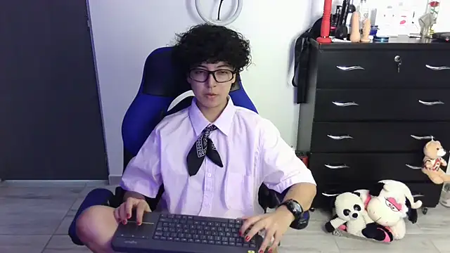 thomascooper7 online show from March 30, 8:08 pm