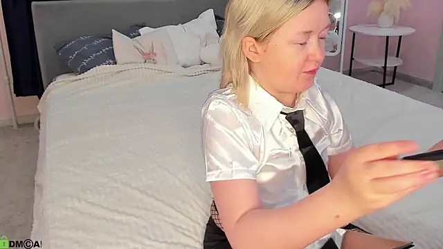 Sara Robinson online show from June 25, 3:28 am