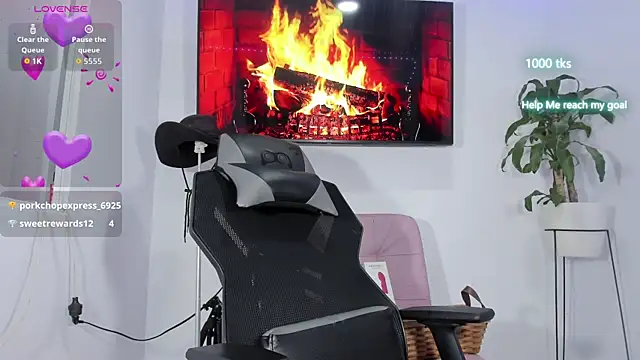 emily palmeer online show from October 28, 12:00 pm