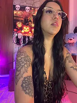 Tamara Roberts1 online show from October 4, 11:20 pm