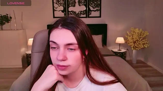 DaniellaLovely online show from November 6, 11:05 am