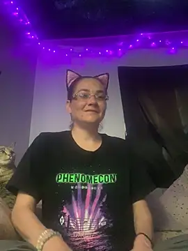 Cutebitchxh online show from April 16, 12:55 am