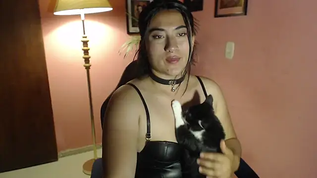 bunnyemilyrose36 online show from April 13, 8:26 am