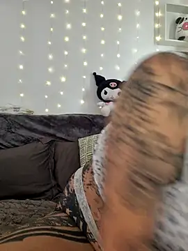 lizzardqueeen online show from December 19, 9:56 am