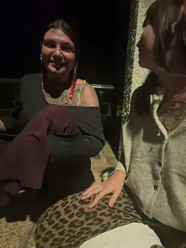 lizzardqueeen online show from April 21, 2:51 am