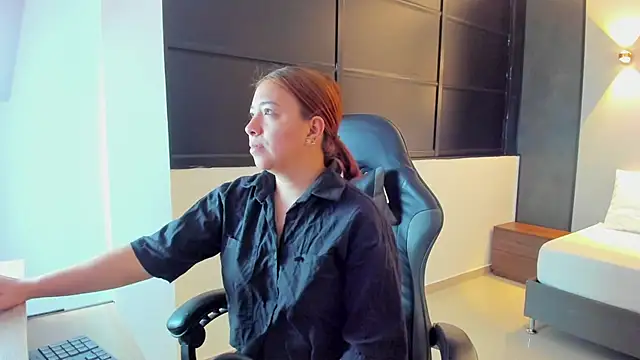 alma fenix online show from September 15, 12:35 pm